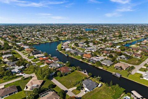 Terrain à vendre à Cape Coral, Floride № 2220987 - photo 9