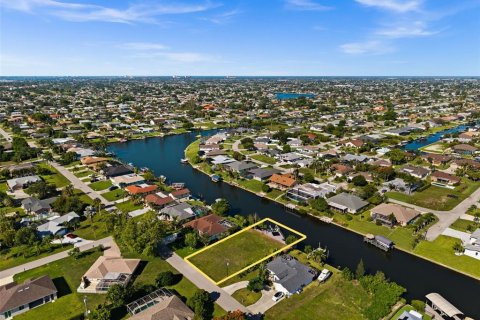 Terrain à vendre à Cape Coral, Floride № 2220987 - photo 8