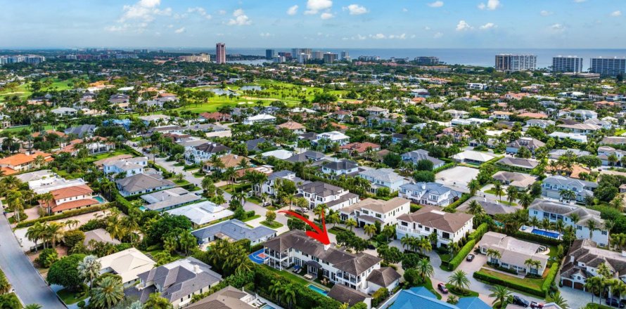 House in Boca Raton, Florida 5 bedrooms, 657.38 sq.m. № 1141242