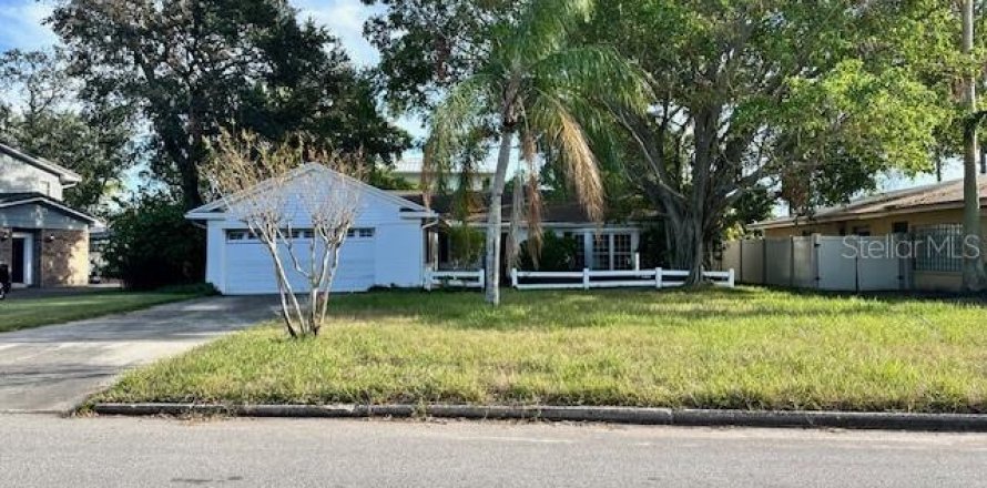 House in Tampa, Florida 3 bedrooms, 136.38 sq.m. № 1559311