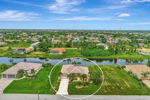House in Rotonda, Florida 3 bedrooms, 190.17 sq.m. № 1678125 - photo 2