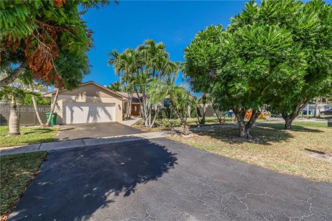 Villa ou maison à vendre à Miami, Floride: 3 chambres, 194.91 m2 № 2043224 - photo 4