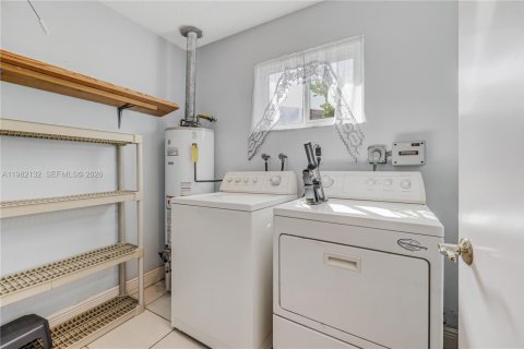 Villa ou maison à vendre à Miami, Floride: 3 chambres, 194.91 m2 № 2043224 - photo 5