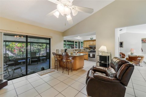 Villa ou maison à vendre à Miami, Floride: 3 chambres, 194.91 m2 № 2043224 - photo 18