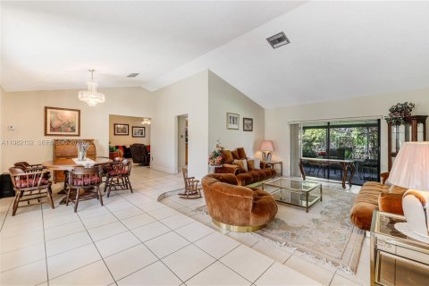 Villa ou maison à vendre à Miami, Floride: 3 chambres, 194.91 m2 № 2043224 - photo 10