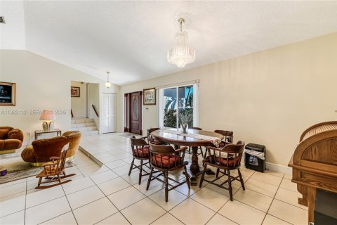 Villa ou maison à vendre à Miami, Floride: 3 chambres, 194.91 m2 № 2043224 - photo 16