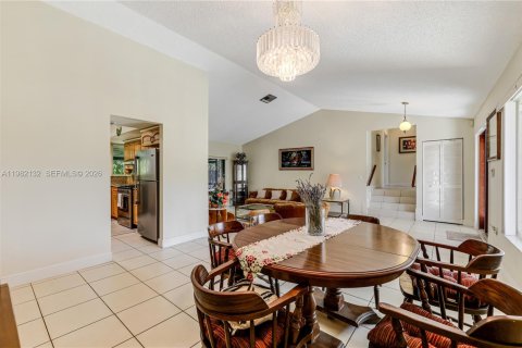 Villa ou maison à vendre à Miami, Floride: 3 chambres, 194.91 m2 № 2043224 - photo 15