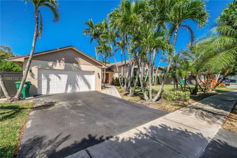 Villa ou maison à vendre à Miami, Floride: 3 chambres, 194.91 m2 № 2043224 - photo 2