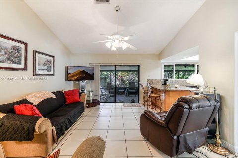 Villa ou maison à vendre à Miami, Floride: 3 chambres, 194.91 m2 № 2043224 - photo 19