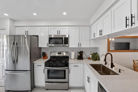 Купить таунхаус в Тамарак, Флорида 2 спальни, 103.12м2, № 1996529 - фото 5