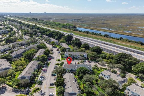 Купить таунхаус в Тамарак, Флорида 2 спальни, 103.12м2, № 1996529 - фото 24