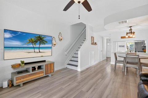 Купить таунхаус в Тамарак, Флорида 2 спальни, 103.12м2, № 1996529 - фото 11