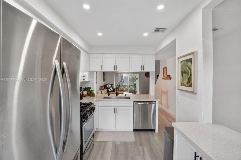 Купить таунхаус в Тамарак, Флорида 2 спальни, 103.12м2, № 1996529 - фото 4