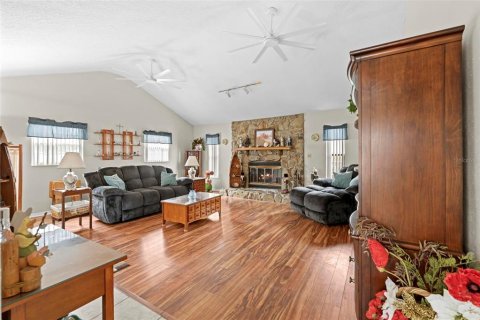 House in Spring Hill, Florida 2 bedrooms, 144 sq.m. № 2122901 - photo 7