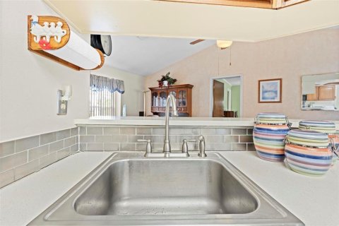 House in Spring Hill, Florida 2 bedrooms, 144 sq.m. № 2122901 - photo 12