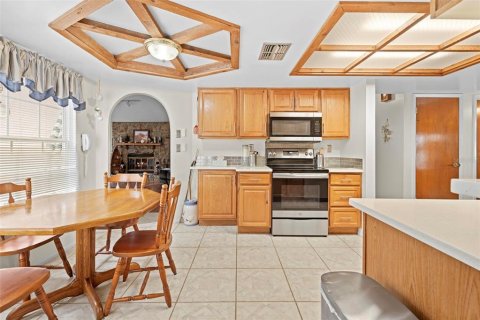 House in Spring Hill, Florida 2 bedrooms, 144 sq.m. № 2122901 - photo 13