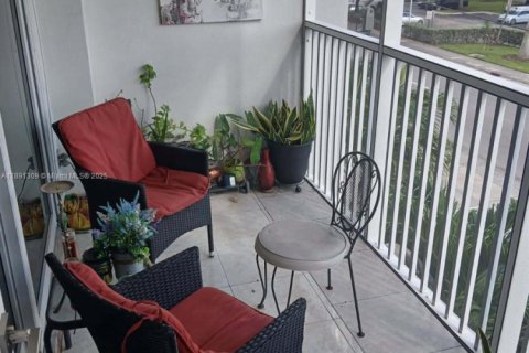 Condominio en venta en Hallandale Beach, Florida, 1 dormitorio, 71.53 m2 № 1943698 - foto 9