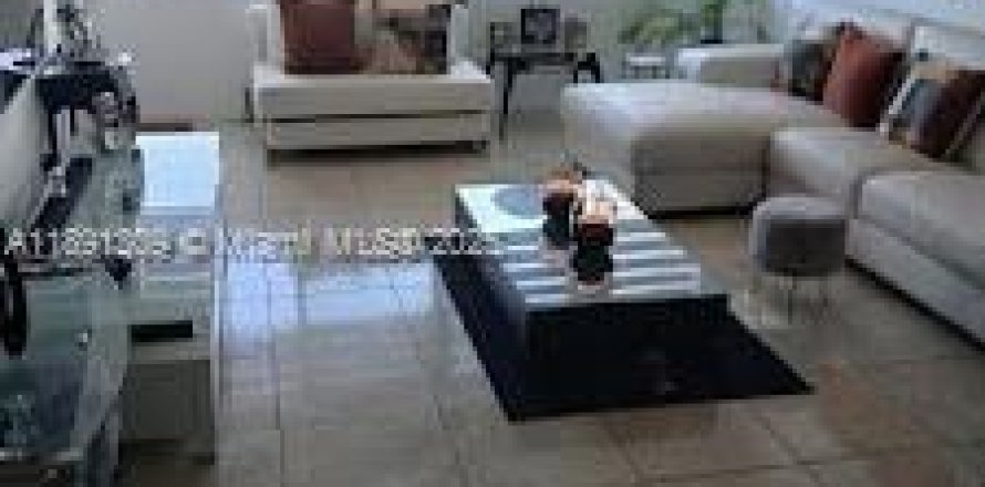 Condominio en Hallandale Beach, Florida, 1 dormitorio  № 1943698
