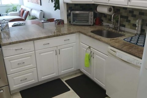Condominio en venta en Hallandale Beach, Florida, 1 dormitorio, 71.53 m2 № 1943698 - foto 3