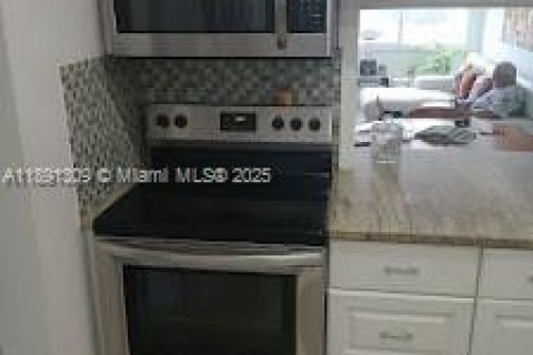 Condominio en venta en Hallandale Beach, Florida, 1 dormitorio, 71.53 m2 № 1943698 - foto 4