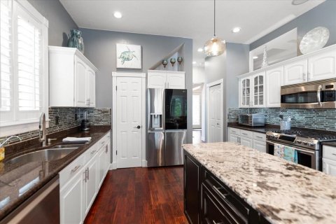 House in Tampa, Florida 5 bedrooms, 347.83 sq.m. № 1885607 - photo 20