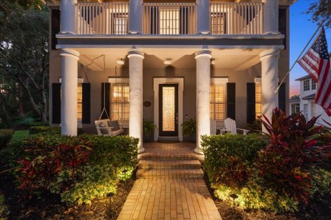 House in Tampa, Florida 5 bedrooms, 347.83 sq.m. № 1885607 - photo 5