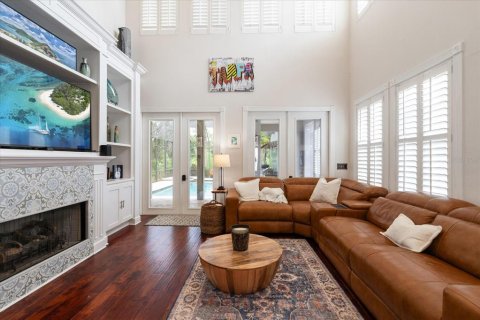 House in Tampa, Florida 5 bedrooms, 347.83 sq.m. № 1885607 - photo 17