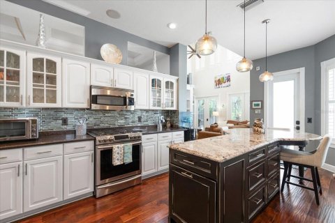 House in Tampa, Florida 5 bedrooms, 347.83 sq.m. № 1885607 - photo 21