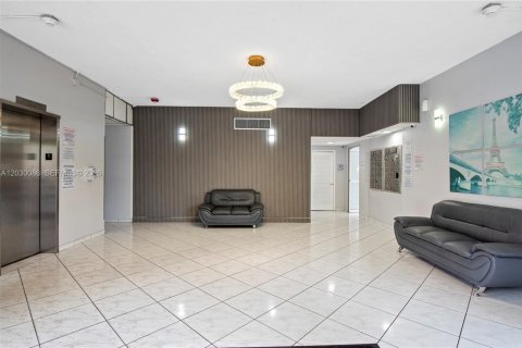 Condominio en alquiler en North Miami Beach, Florida, 1 dormitorio, 72.46 m2 № 2253350 - foto 14