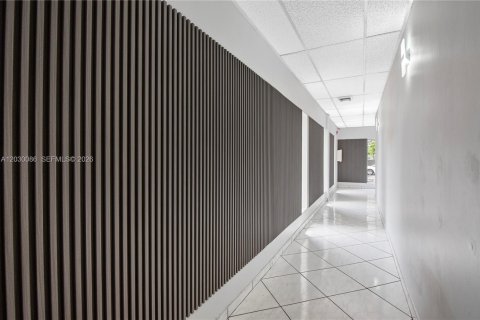Condominio en alquiler en North Miami Beach, Florida, 1 dormitorio, 72.46 m2 № 2253350 - foto 12