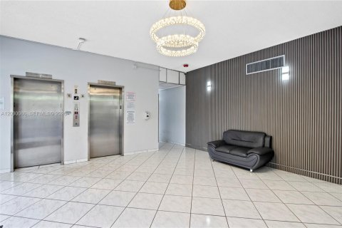 Condominio en alquiler en North Miami Beach, Florida, 1 dormitorio, 72.46 m2 № 2253350 - foto 13