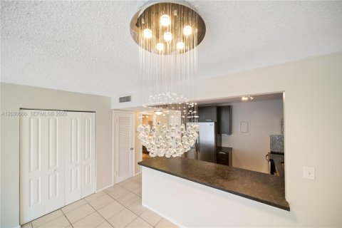 Condominio en alquiler en North Miami Beach, Florida, 1 dormitorio, 72.46 m2 № 2253350 - foto 10