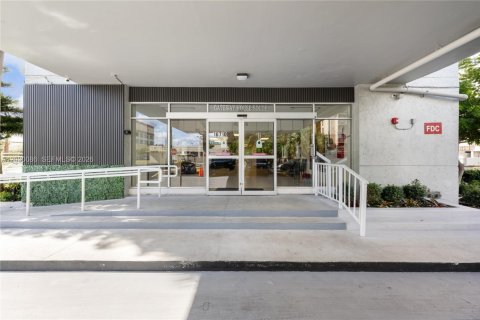 Condominio en alquiler en North Miami Beach, Florida, 1 dormitorio, 72.46 m2 № 2253350 - foto 16