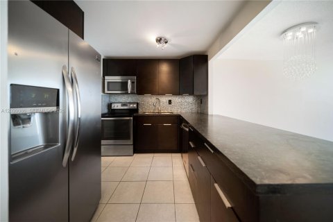 Condominio en alquiler en North Miami Beach, Florida, 1 dormitorio, 72.46 m2 № 2253350 - foto 3