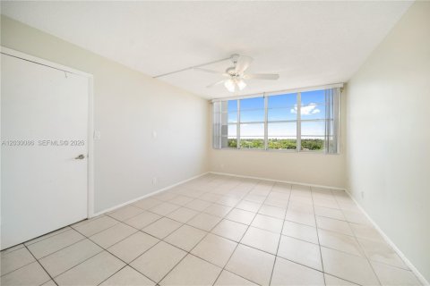 Condominio en alquiler en North Miami Beach, Florida, 1 dormitorio, 72.46 m2 № 2253350 - foto 7