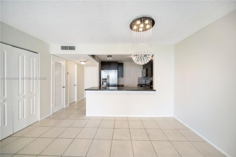 Condominio en alquiler en North Miami Beach, Florida, 1 dormitorio, 72.46 m2 № 2253350 - foto 6