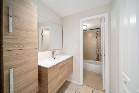 Condominio en alquiler en North Miami Beach, Florida, 1 dormitorio, 72.46 m2 № 2253350 - foto 8