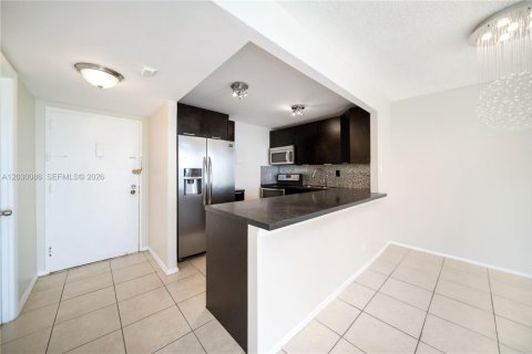 Condominio en alquiler en North Miami Beach, Florida, 1 dormitorio, 72.46 m2 № 2253350 - foto 4