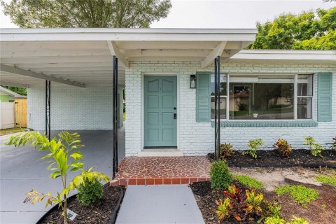 House in Winter Haven, Florida 3 bedrooms, 142.98 sq.m. № 1918126 - photo 2