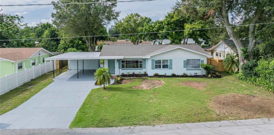 House in Winter Haven, Florida 3 bedrooms, 142.98 sq.m. № 1918126