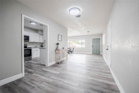 House in Winter Haven, Florida 3 bedrooms, 142.98 sq.m. № 1918126 - photo 12