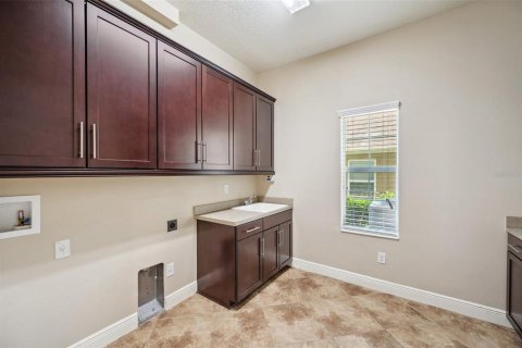 House in Fish Hawk, Florida 5 bedrooms, 402.17 sq.m. № 1681814 - photo 23