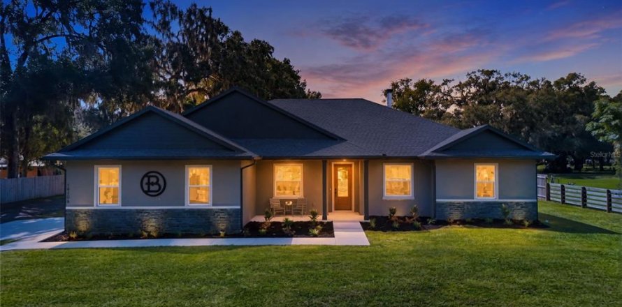 House in Altoona, Florida 4 bedrooms, 266.54 sq.m. № 2396214