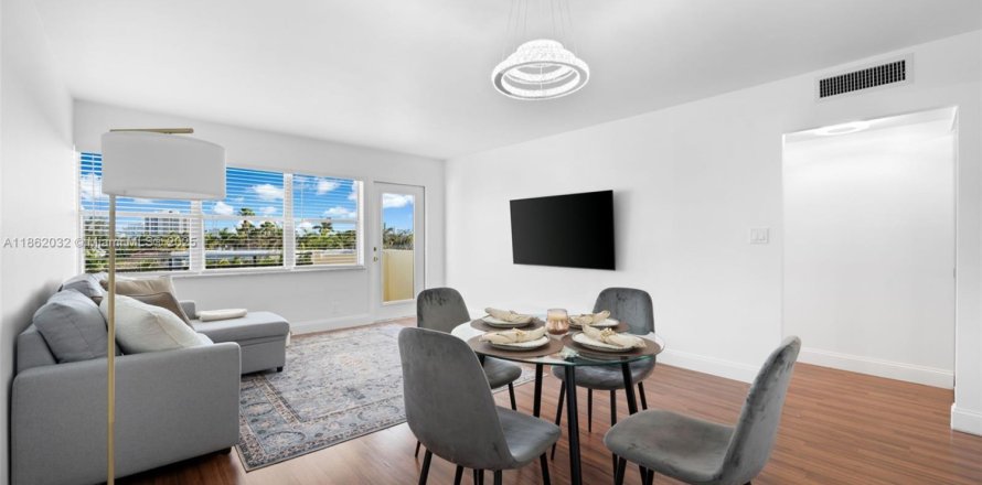 Condo à Hallandale Beach, Floride, 1 chambre  № 1961203