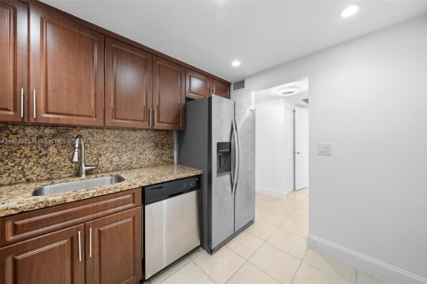 Copropriété à louer à Hallandale Beach, Floride: 1 chambre № 1961203 - photo 4