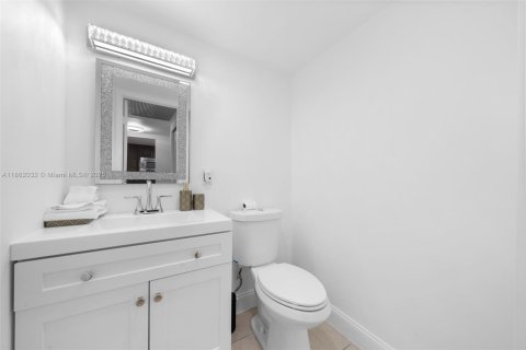 Copropriété à louer à Hallandale Beach, Floride: 1 chambre № 1961203 - photo 11