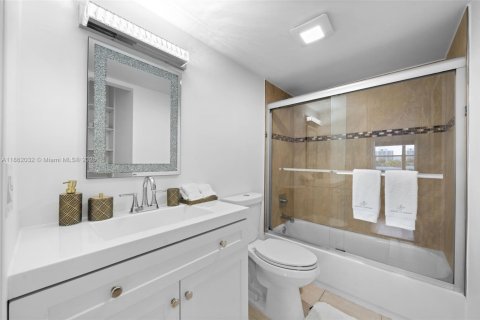 Copropriété à louer à Hallandale Beach, Floride: 1 chambre № 1961203 - photo 10