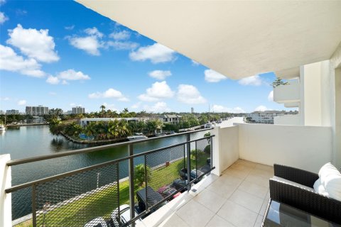 Copropriété à louer à Hallandale Beach, Floride: 1 chambre № 1961203 - photo 13