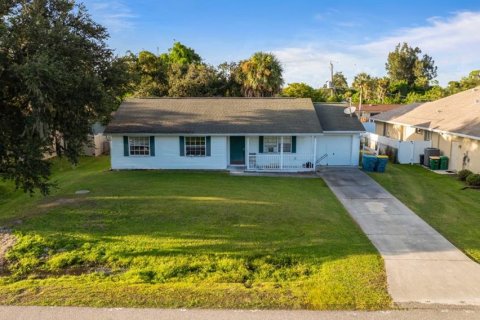 Casa en venta en Port Charlotte, Florida, 3 dormitorios, 119.19 m2 № 1902503 - foto 1
