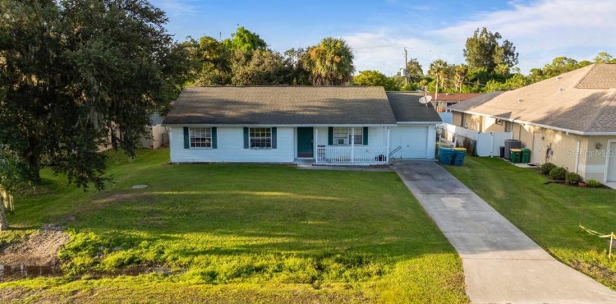 Casa en Port Charlotte, Florida 3 dormitorios, 119.19 m2 № 1902503
